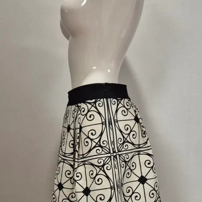 [BUNJANG] A-Line Pattern Skirt - Black/Ivory / 패턴 A라인 스커트 블랙/아이보리 55 426