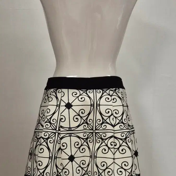 [BUNJANG] A-Line Pattern Skirt - Black/Ivory / 패턴 A라인 스커트 블랙/아이보리 55 426