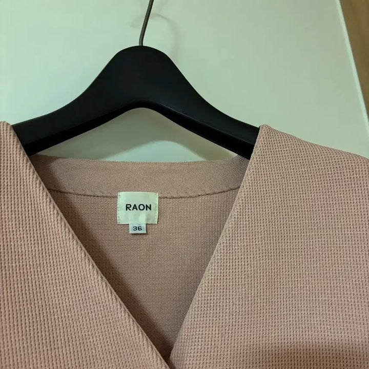 [BUNJANG] Raon Company V-Neck Cardigan / 라온컴퍼니 라온 반팔 브이넥 가디건 출근룩 결혼식 하객룩 경조사 핑크