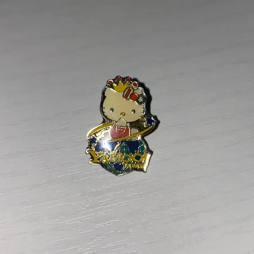 [BUNJANG] Hello Kitty Yahoo Collaboration Pin Badge / 빈티지 헬로키티 야후 콜라보 핀뱃지