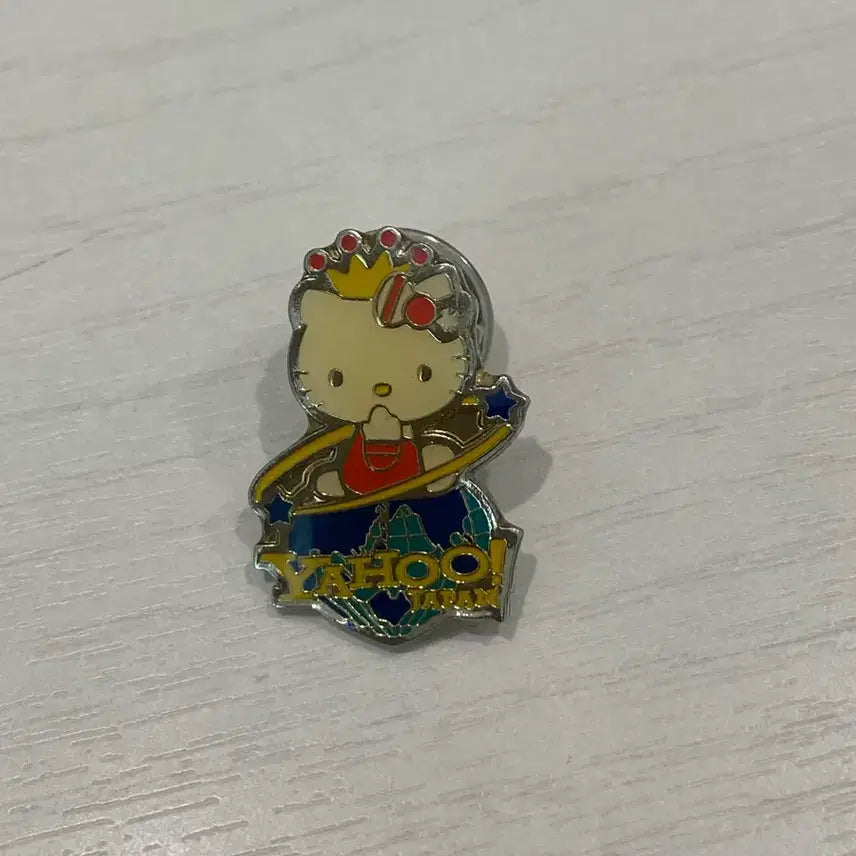 [BUNJANG] Hello Kitty Yahoo Collaboration Pin Badge / 빈티지 헬로키티 야후 콜라보 핀뱃지
