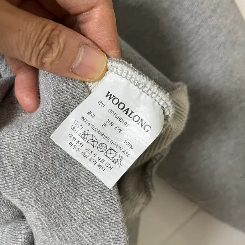 [SOLD OUT] 우알롱 후드티(옷정리중 득템하세요)