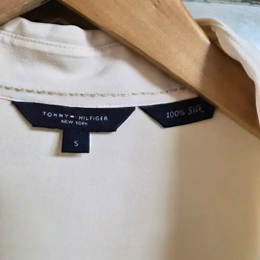 [BUNJANG] Tommy Hilfiger 100% Silk Blouse / 타미힐피거 실크 100프로 블라우스