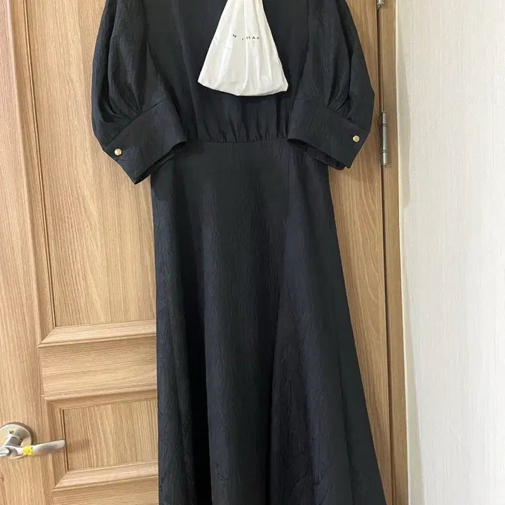 [BUNJANG] MICHAA Black Long Puff Sleeve Dress / 미샤 원피스