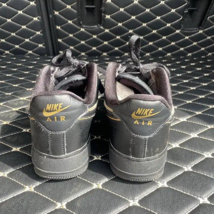 [BUNJANG] Nike Air Force 1 Black/Gold Sneakers / 나이키 에어포스1 블랙/골드 250