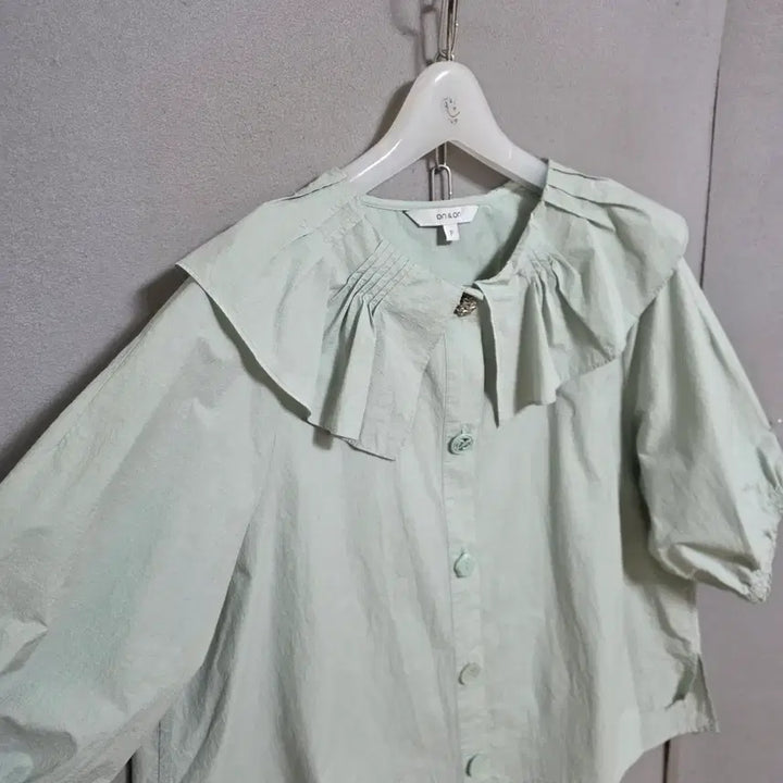 [BUNJANG] 온앤온 플랫카라 바스락소재 블라우스 55  n4618 / 온앤온 플랫카라 바스락소재 블라우스 55  n4618