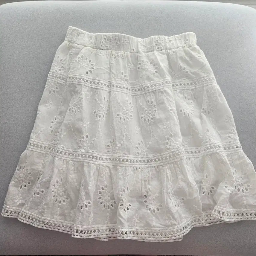 [BUNJANG] White Punching Skirt / 화이트 펀칭 스커트