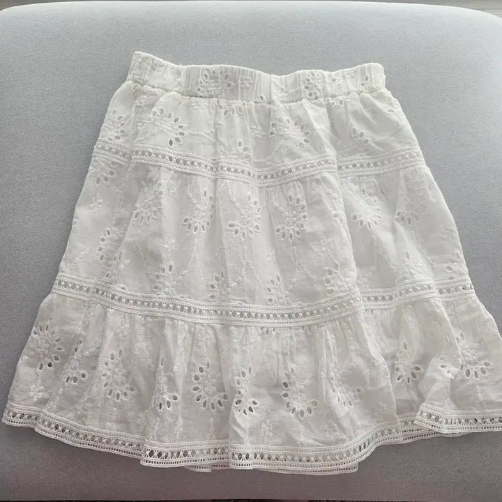 [BUNJANG] White Punching Skirt / 화이트 펀칭 스커트