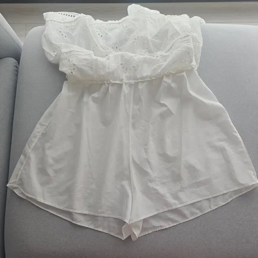 [BUNJANG] White Punching Skirt / 화이트 펀칭 스커트