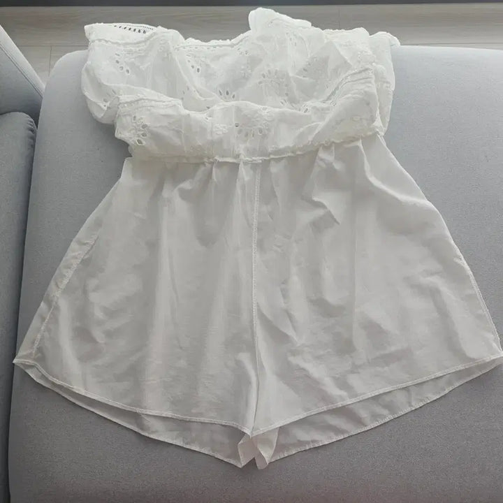 [BUNJANG] White Punching Skirt / 화이트 펀칭 스커트