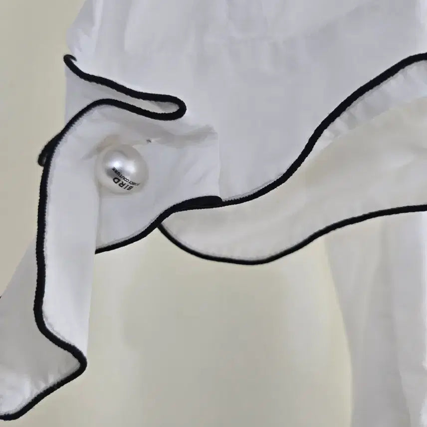 [BUNJANG] BIRD White Pearl Button Detail Blouse / BIRD 화이트 셔츠 블라우스