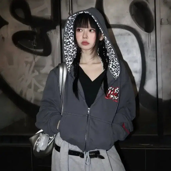 [BUNJANG] Please No Follow Leopard Heart Logo Hoodie Zip-up Charcoal / 플리즈노팔로우 레오파드 하트로고 후드집업 차콜 플노팔