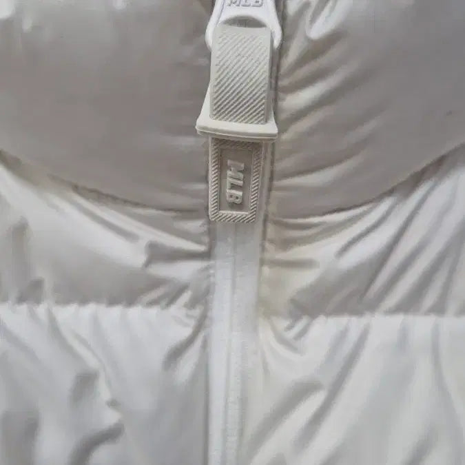 [BUNJANG] MLB Mega Logo Puffer Down Short Padding / MBL    메가로고  푸퍼   덕다운   숏  패딩