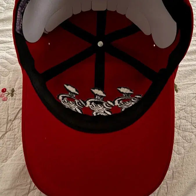 [BUNJANG] Red Embroidered Ball Cap Hat / 빨간색 자수 볼캡 모자