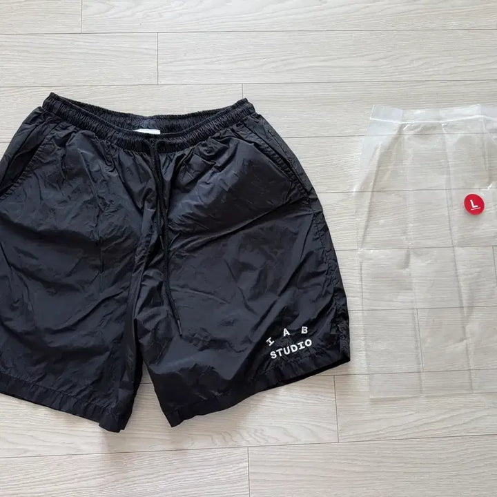 [SOLD OUT] 아이앱 스튜디오 우븐 쇼츠 블랙 L 사이즈