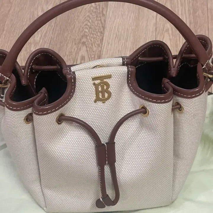 [BUNJANG] Burberry Canvas Leather Trim Shoulder Bucket Bag / 버버리 캔버스 가죽 숄더 버킷백