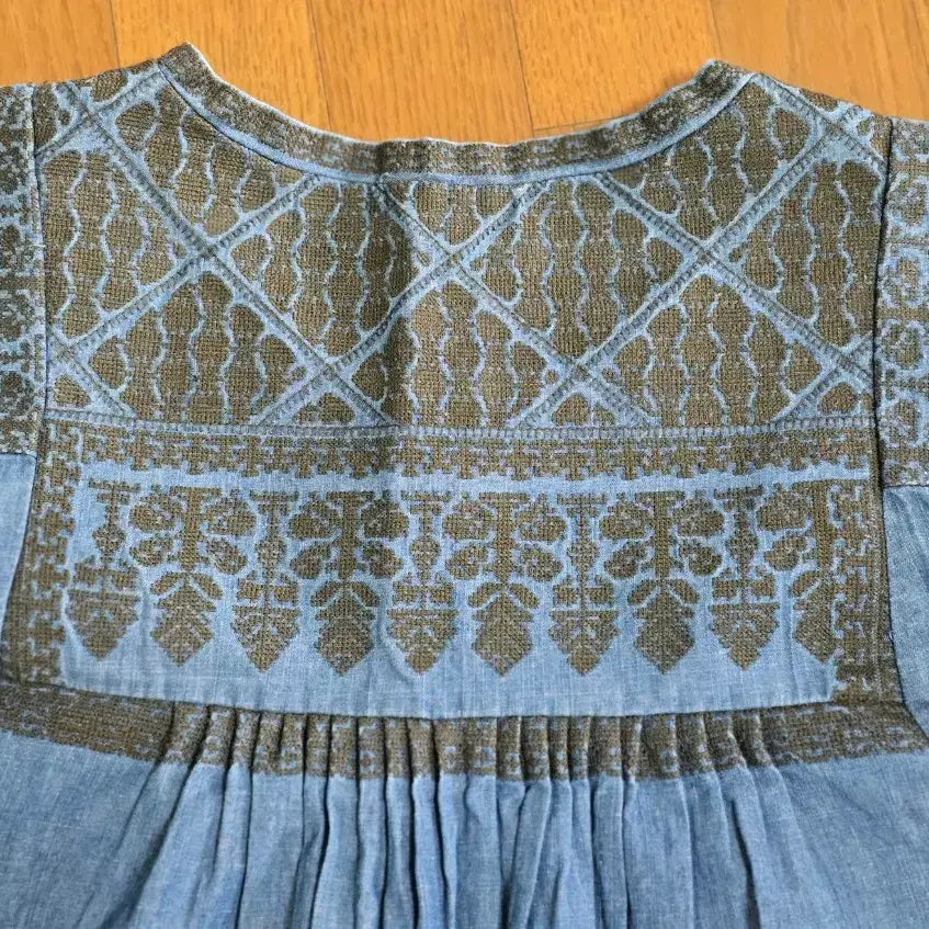 [BUNJANG] Embroidered Denim Sleeveless Top / 데님 엠브로이더리 민소매
