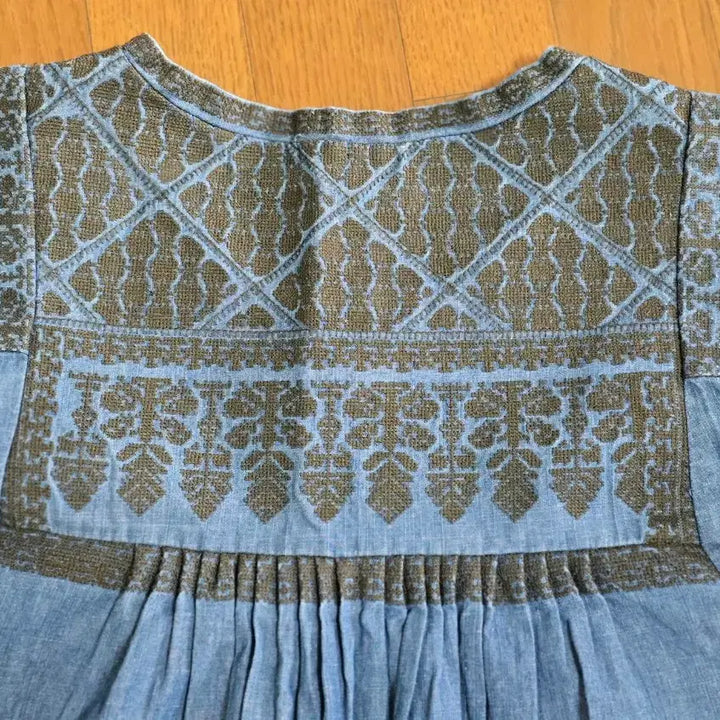 [BUNJANG] Embroidered Denim Sleeveless Top / 데님 엠브로이더리 민소매