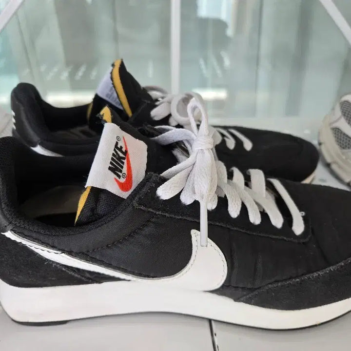[BUNJANG] Nike Tailwind Black/White 240mm / 나이키 테일윈드 240