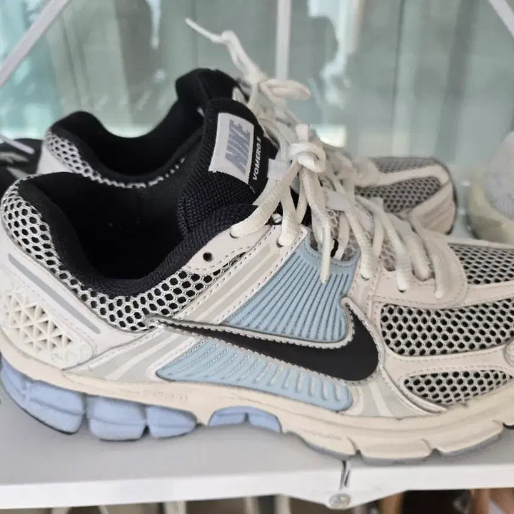 [BUNJANG] Nike Zoom Vomero Sneakers / 나이키 줌 보메로  235