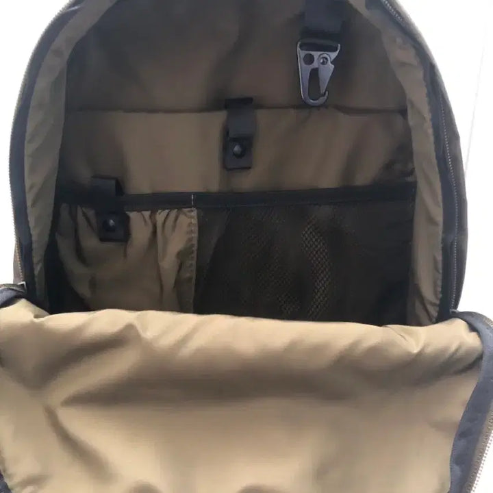 [BUNJANG] CRUSH Baggage Backpack / 크러쉬 배기지 백팩