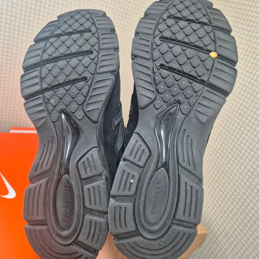[SOLD OUT] 뉴발란스 990v4 트리플블랙