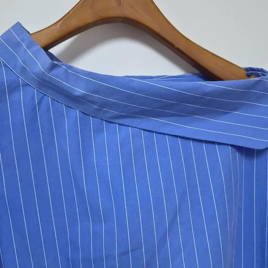 [BUNJANG] BEGREY Blue Stripe Off-Shoulder Shirt / BEGREY 블루 스트라이프 오프숄더 셔츠