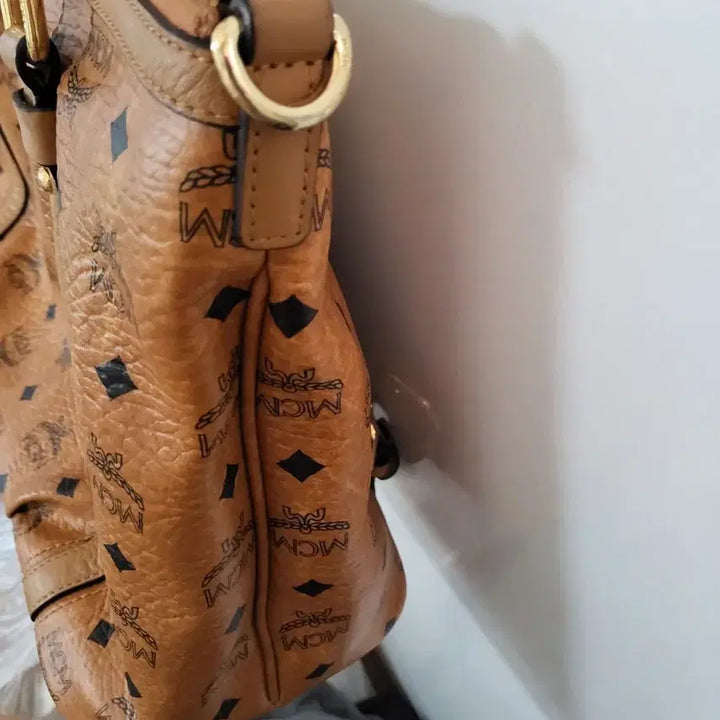 [BUNJANG] MCM Logo Brown Shoulder Bag / MCM 로고 가방 성주택  있어요