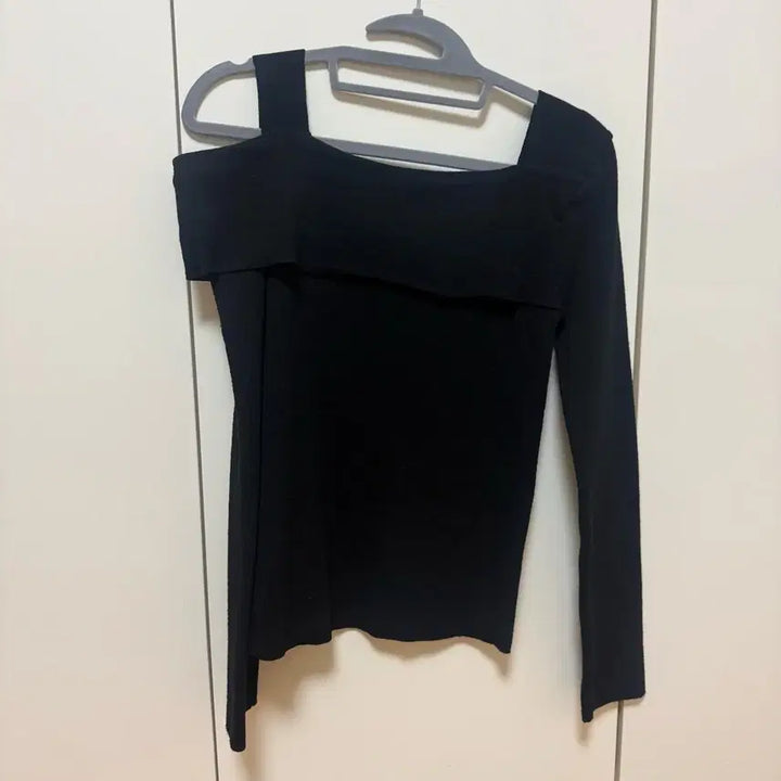 [BUNJANG] Off-Shoulder Knit Black / 오프숄더 니트 블랙
