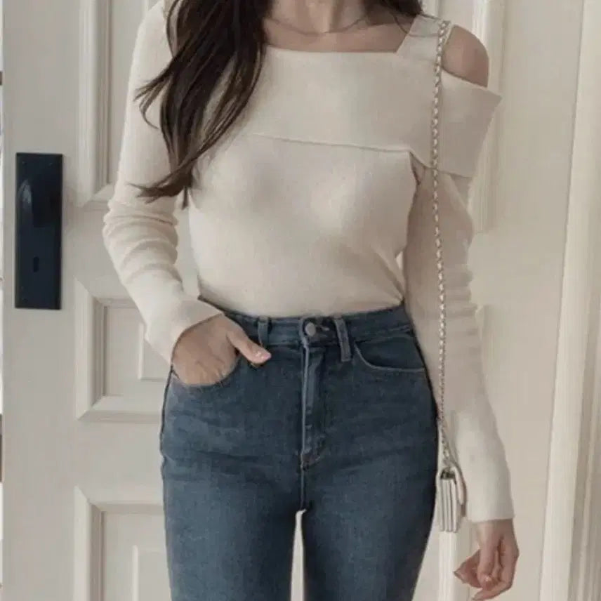[BUNJANG] Off-Shoulder Knit Black / 오프숄더 니트 블랙