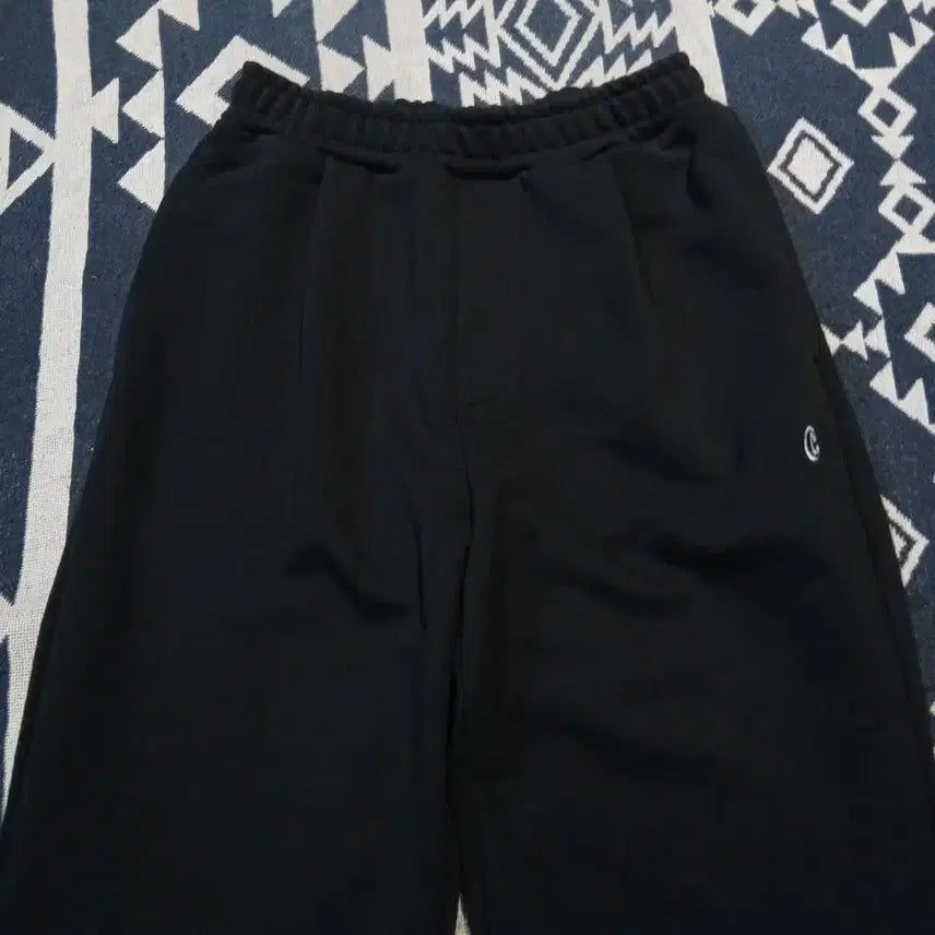 [BUNJANG] Covernat C Logo Patch Wide Fit Sweatpants / 커버낫 블랙 C 로고패치 핀턱 원턱 와이드핏 밴딩 스웻팬츠 트레이닝복 2