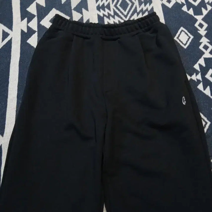 [BUNJANG] Covernat C Logo Patch Wide Fit Sweatpants / 커버낫 블랙 C 로고패치 핀턱 원턱 와이드핏 밴딩 스웻팬츠 트레이닝복 2