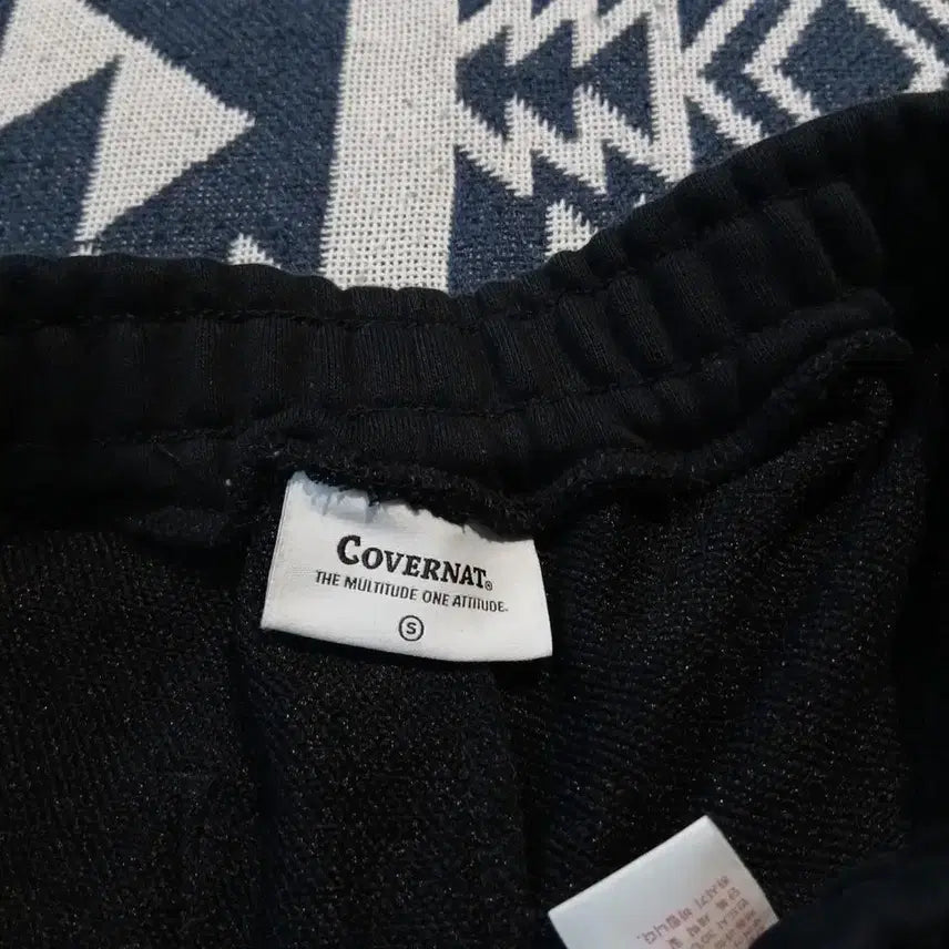 [BUNJANG] Covernat C Logo Patch Wide Fit Sweatpants / 커버낫 블랙 C 로고패치 핀턱 원턱 와이드핏 밴딩 스웻팬츠 트레이닝복 2
