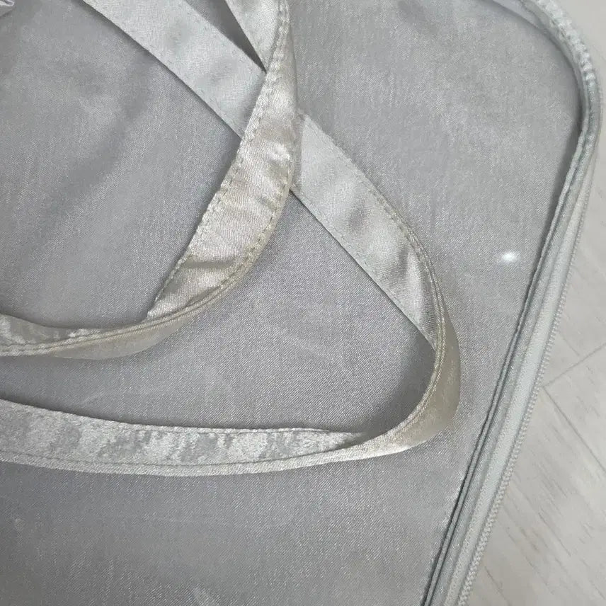 [SOLD OUT] 후유네코 부케 이타백 대형 사이즈 a4 실버그레이