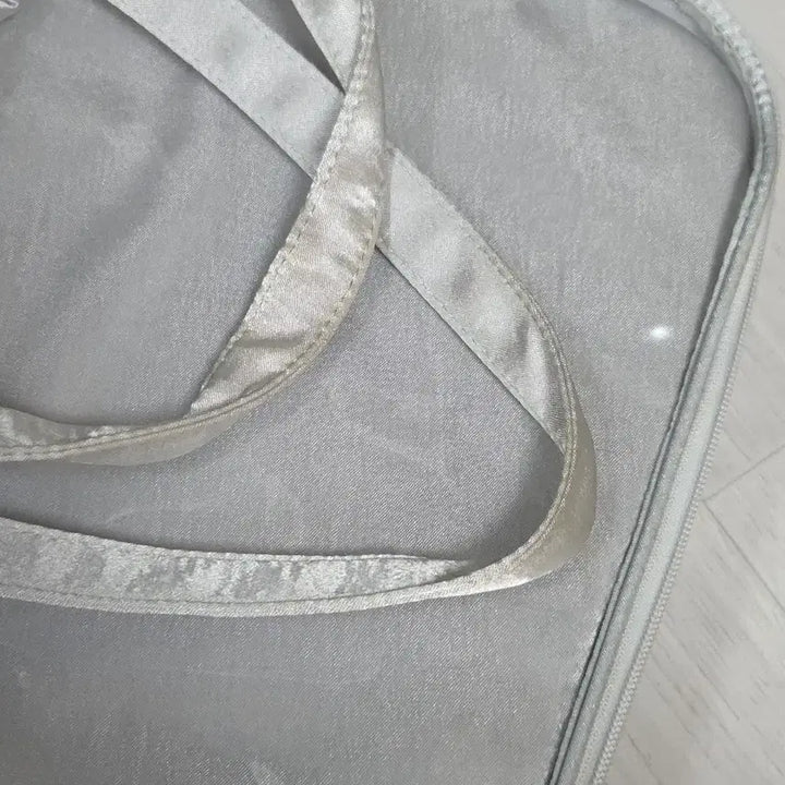 [SOLD OUT] 후유네코 부케 이타백 대형 사이즈 a4 실버그레이