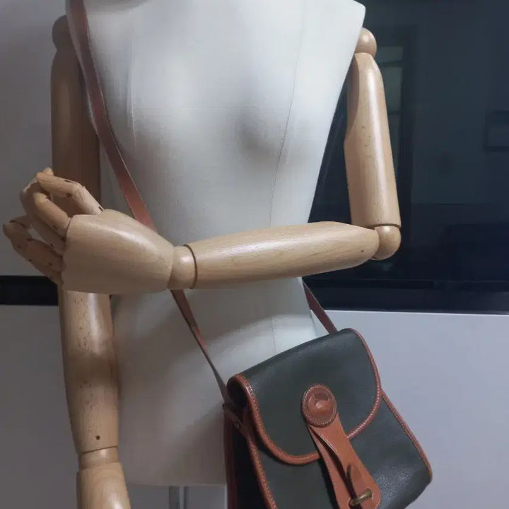 [BUNJANG] Doone&amp;Burke Dark Brown Khaki Crossbody Bag / 두니앤버크 크로스백. 다크 브라운카키