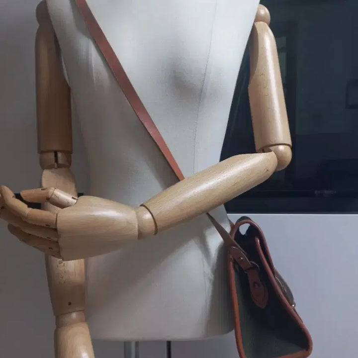 [BUNJANG] Doone&amp;Burke Dark Brown Khaki Crossbody Bag / 두니앤버크 크로스백. 다크 브라운카키