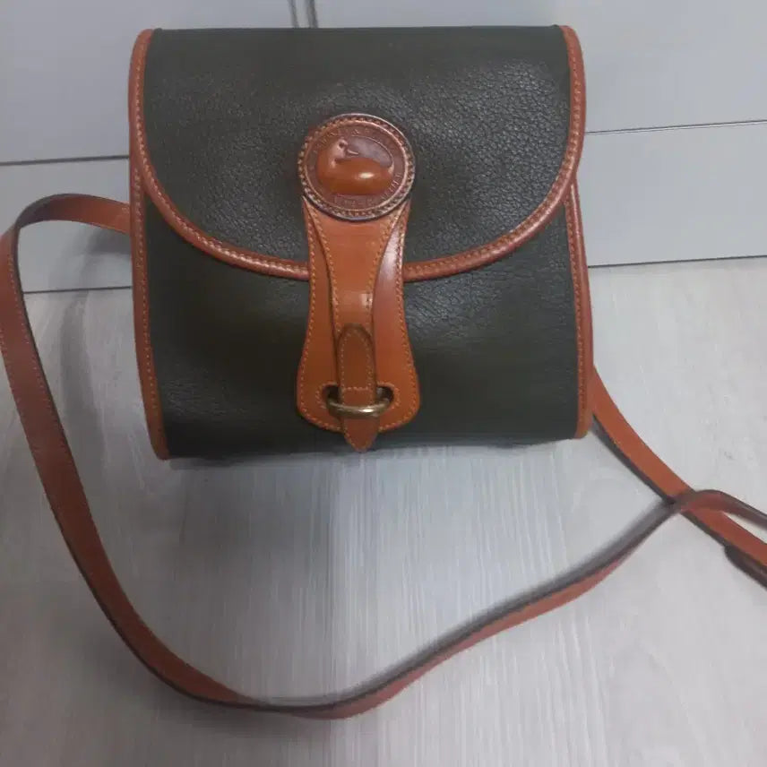 [BUNJANG] Doone&amp;Burke Dark Brown Khaki Crossbody Bag / 두니앤버크 크로스백. 다크 브라운카키