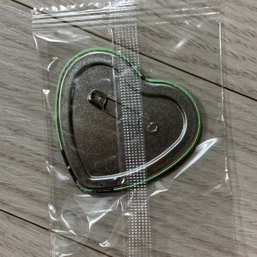 [SOLD OUT] 스코시즘 하트 캔뱃지 로보