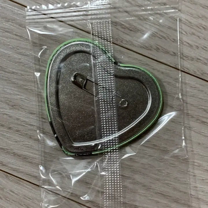 [SOLD OUT] 스코시즘 하트 캔뱃지 로보