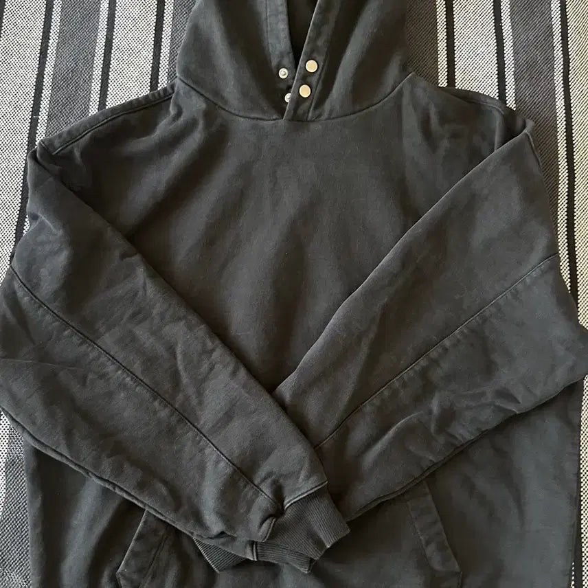 [BUNJANG] INSILENCE Black Hoodie / INSILENCE 블랙 후드티