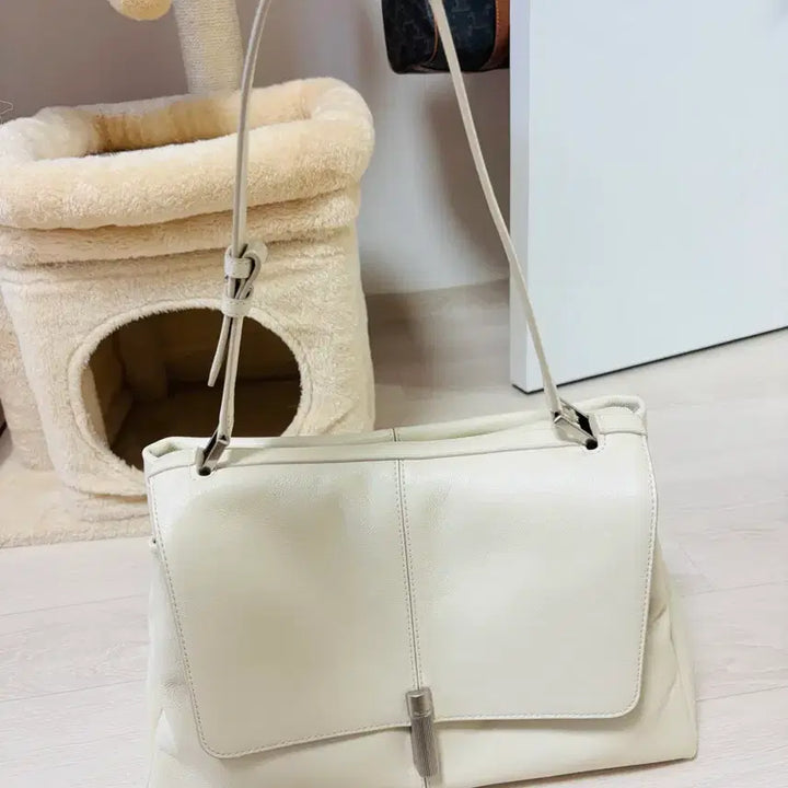 [BUNJANG] Couronne Pivo Shoulder Bag 35 (New) / 쿠론 피보 숄더 35(새상품)