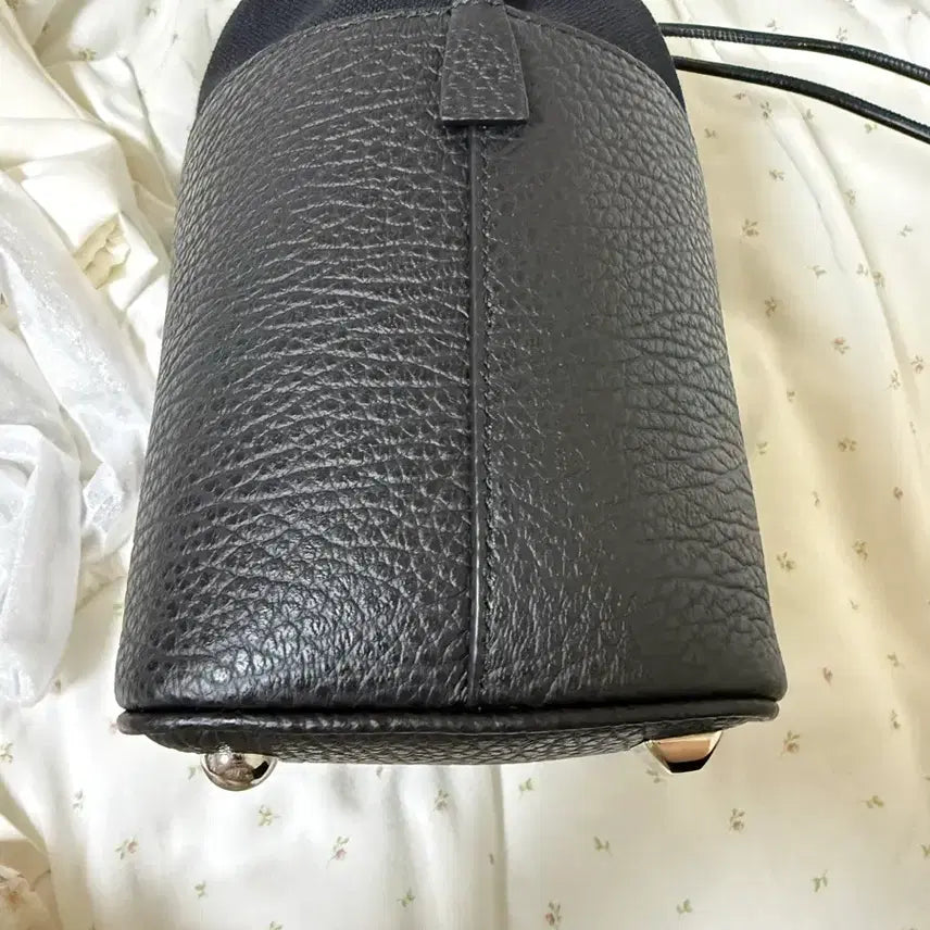 [SOLD OUT] [급처] 메종 마르지엘라 5AC 버킷백 거의 새상품