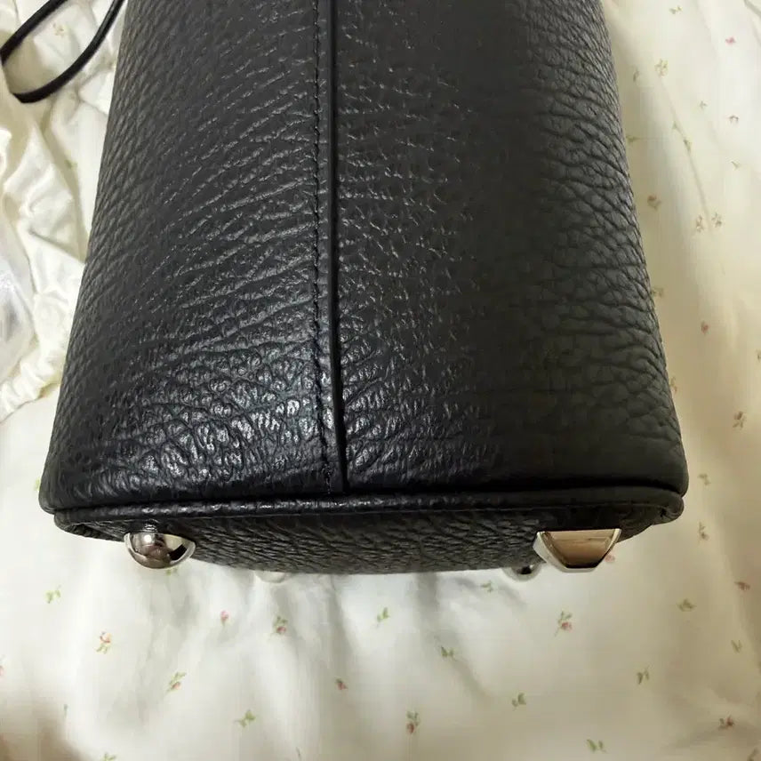 [SOLD OUT] [급처] 메종 마르지엘라 5AC 버킷백 거의 새상품