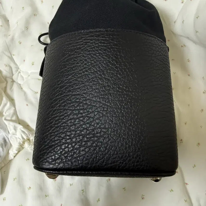 [SOLD OUT] [급처] 메종 마르지엘라 5AC 버킷백 거의 새상품