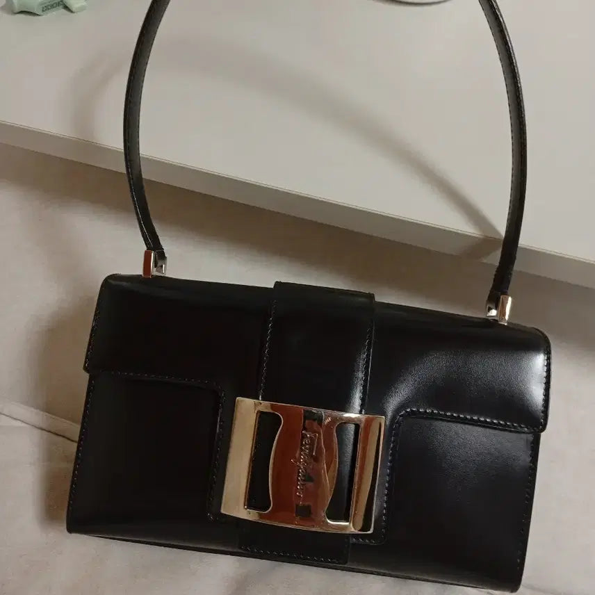 [SOLD OUT] 페라가모 미니백 숄더백 정품 페라가모 여성 가방