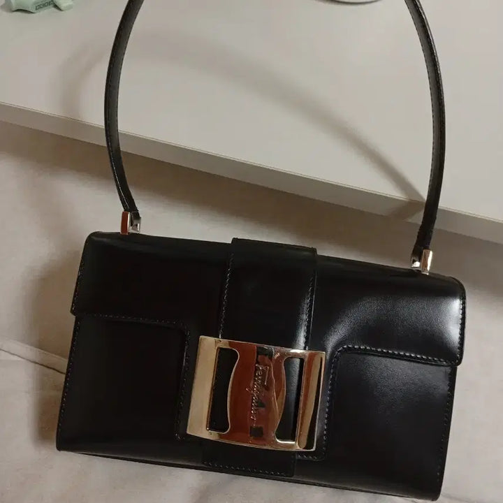 [SOLD OUT] 페라가모 미니백 숄더백 정품 페라가모 여성 가방