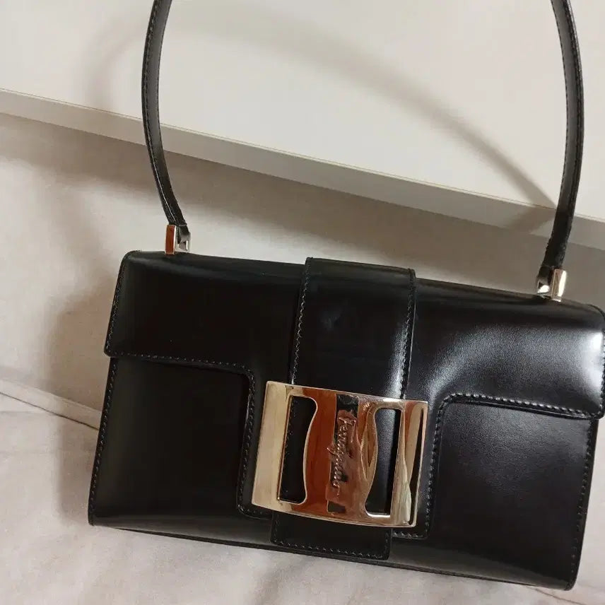 [SOLD OUT] 페라가모 미니백 숄더백 정품 페라가모 여성 가방