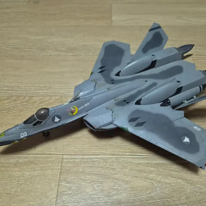 [BUNJANG] Macross 1/72 SVF-124 Moon Shooter Fighter Aircraft Kit / Macross 1/72 문슈터 SVF-124 전투기 프라모델 도색완성품