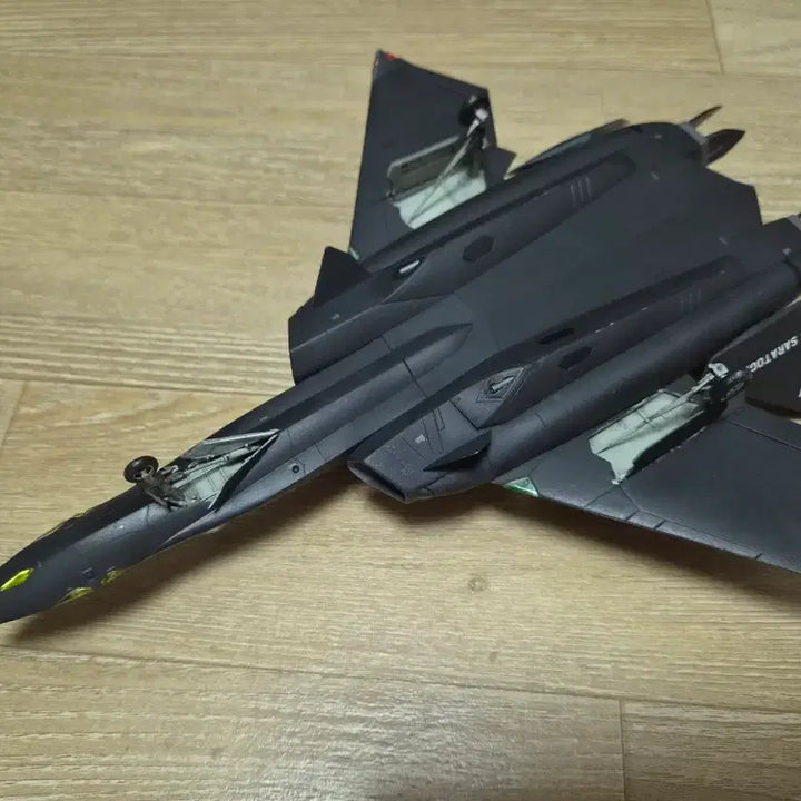 [BUNJANG] Macross 1/72 SVF-124 Moon Shooter Fighter Aircraft Kit / Macross 1/72 문슈터 SVF-124 전투기 프라모델 도색완성품